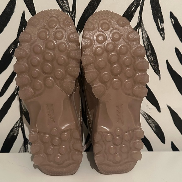 Reebok Classic x Cardi B - Picture 3 of 5